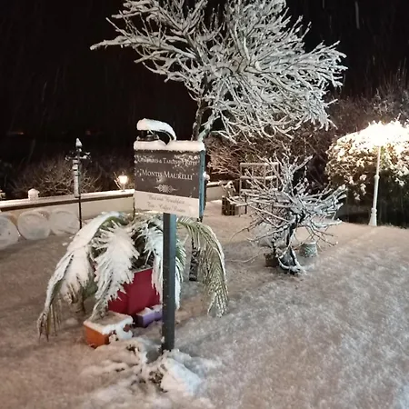 Montismaurelli לינה וארוחת בוקר Montmoreau